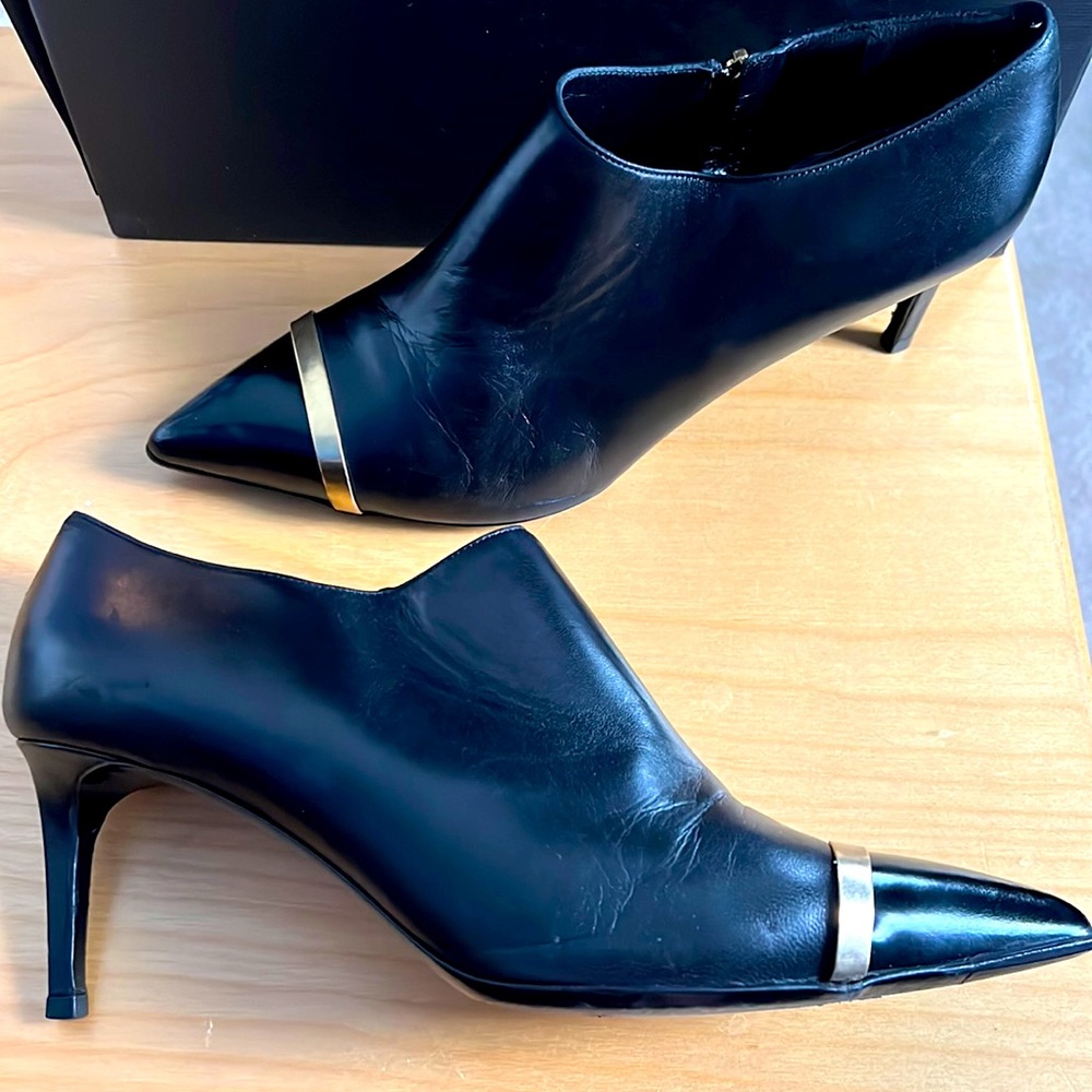 Saint Laurent authentic leather zip bootie